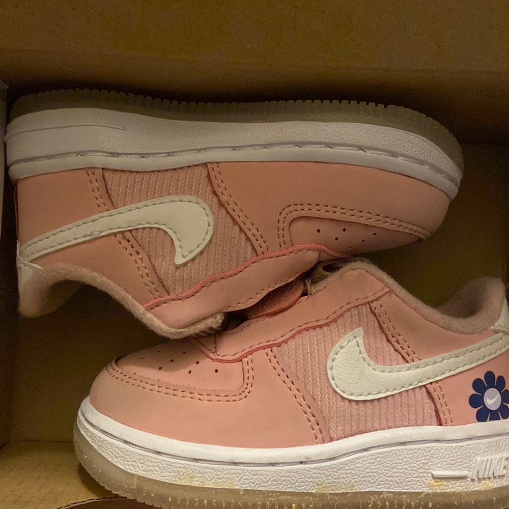 Nike Pink Toggle toddler Nikes toddler size 5.